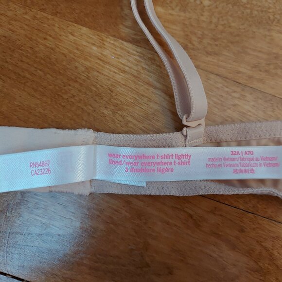 Victoria’s Secret lightly lined - Nude - Picture 2 of 2